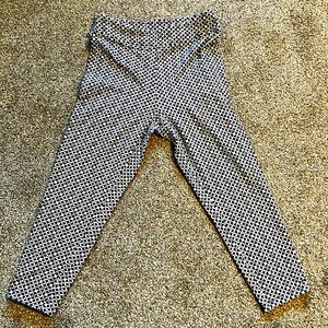 ⭐️ 3/$10 T by Talbots leggings - black and white print cropped, size M